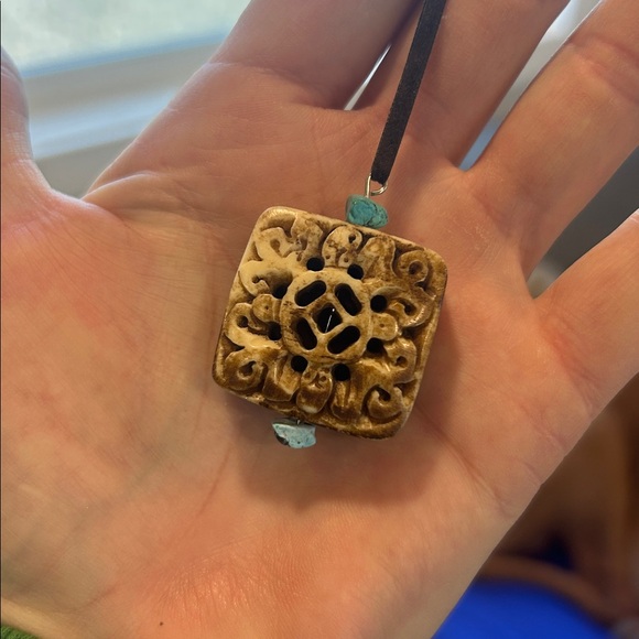 Artisan Carved Bone Pendant vintage Necklace - Picture 8 of 16